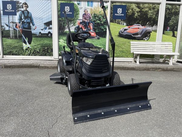 Stiga Black Edition Rasentraktor Pro 155/98 SD mit Winterpaket 110