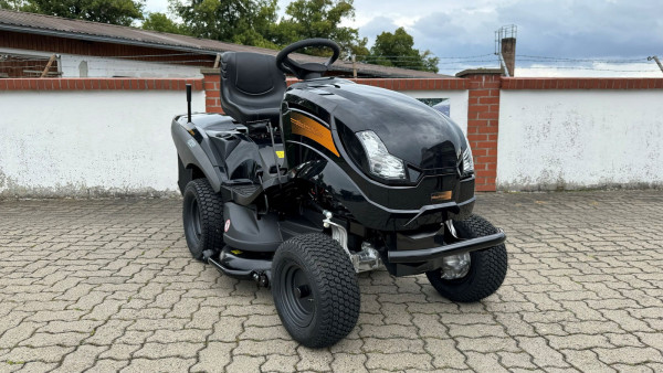 Black Edition Pro 227/102 4WD Twin H Rasentraktor by Stiga