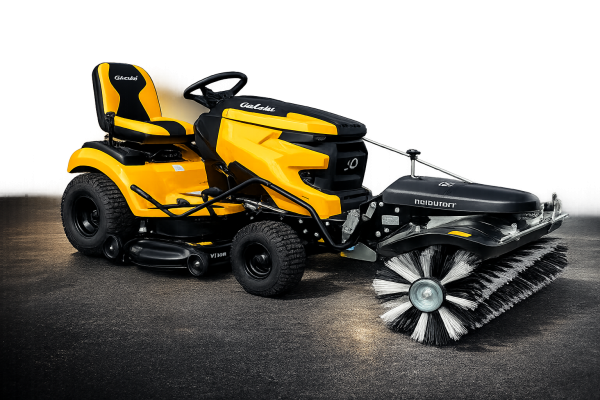 Cub Cadet XT2 PS117 Rasentraktor inkl. TK520 Kehrmaschine